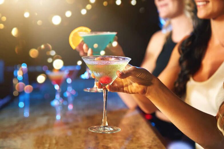 Деякі алкогольні напої підходять для вечірки, але не для інтимних зустрічей